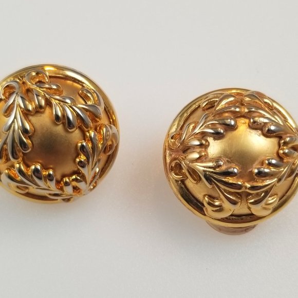 Vintage Hillary Paige Dome Clip On Earrings - Picture 3 of 5